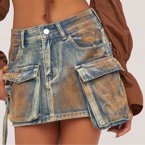 MULTI POCKET DETAIL UTILITY MINI SKIRT IN KHAKI DENIM ACID WASH